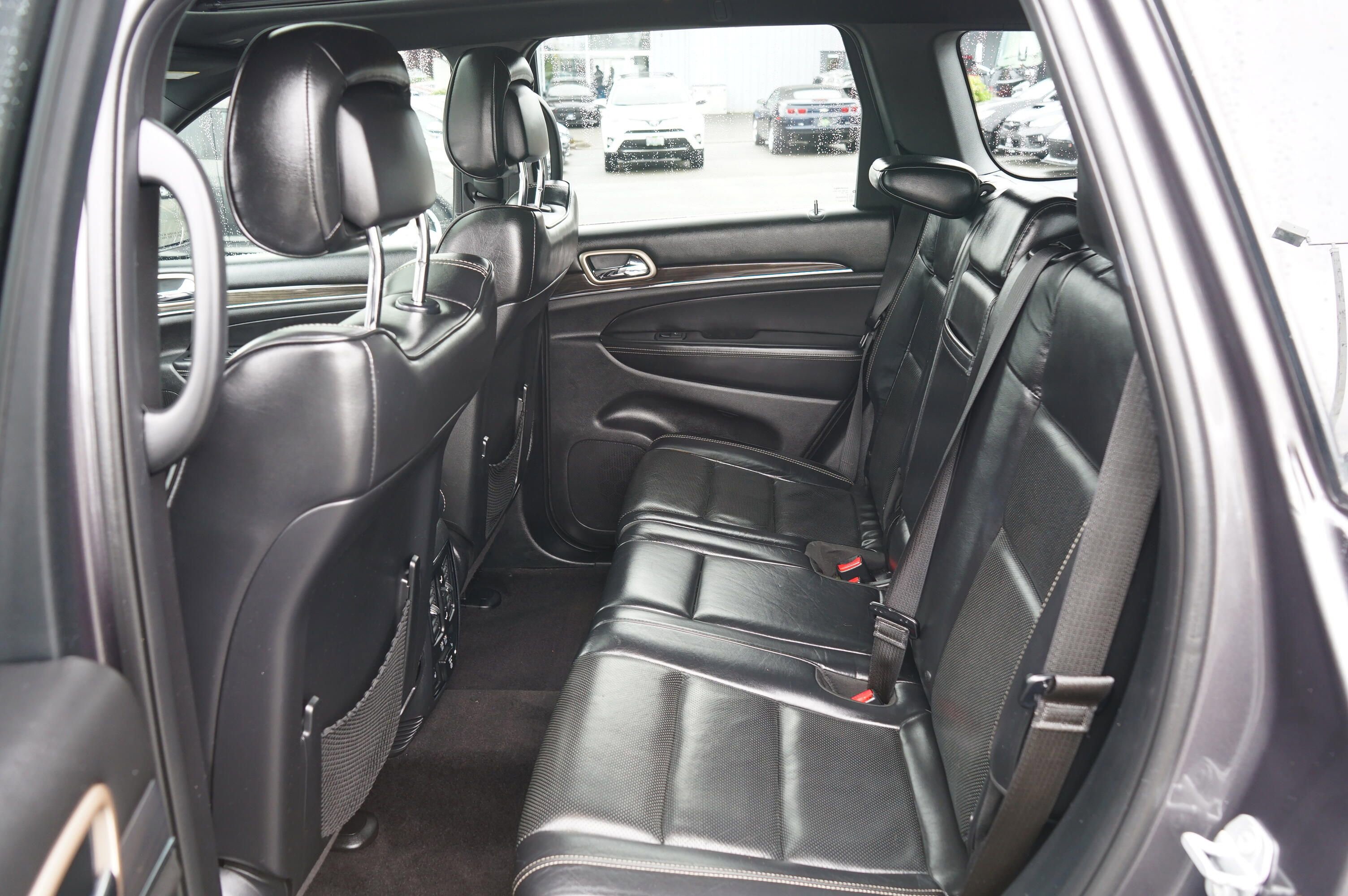 Used 2017 Jeep Grand Cherokee Overland AWD/4WD image 15