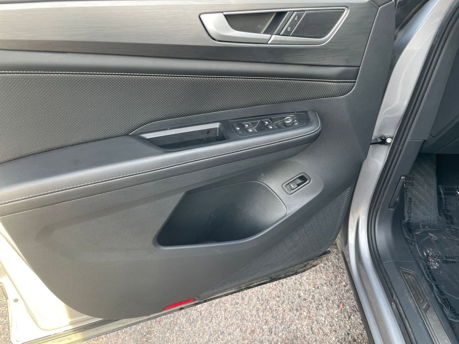 Used 2025 Volkswagen Atlas Cross Sport SE FWD image 18