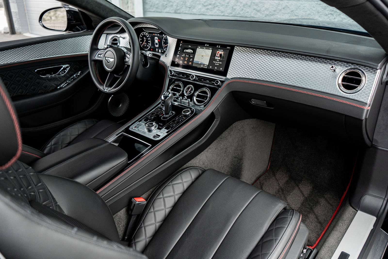 Used 2022 Bentley Continental GT image 2