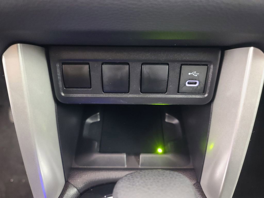 Used 2025 Toyota Corolla Cross LE image 34