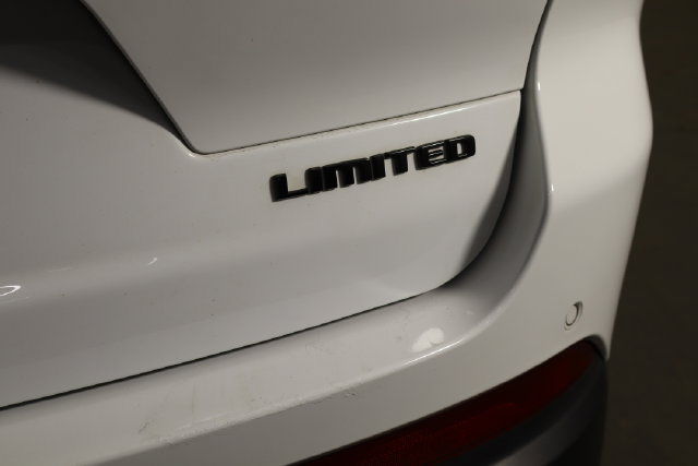 Used 2023 Jeep Grand Cherokee L Limited w/ Luxury Tech Group II AWD/4WD image 40
