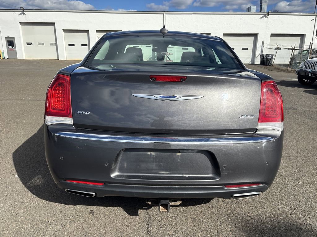 Used 2018 Chrysler 300 Limited w/ Safetytec Plus Group image 4