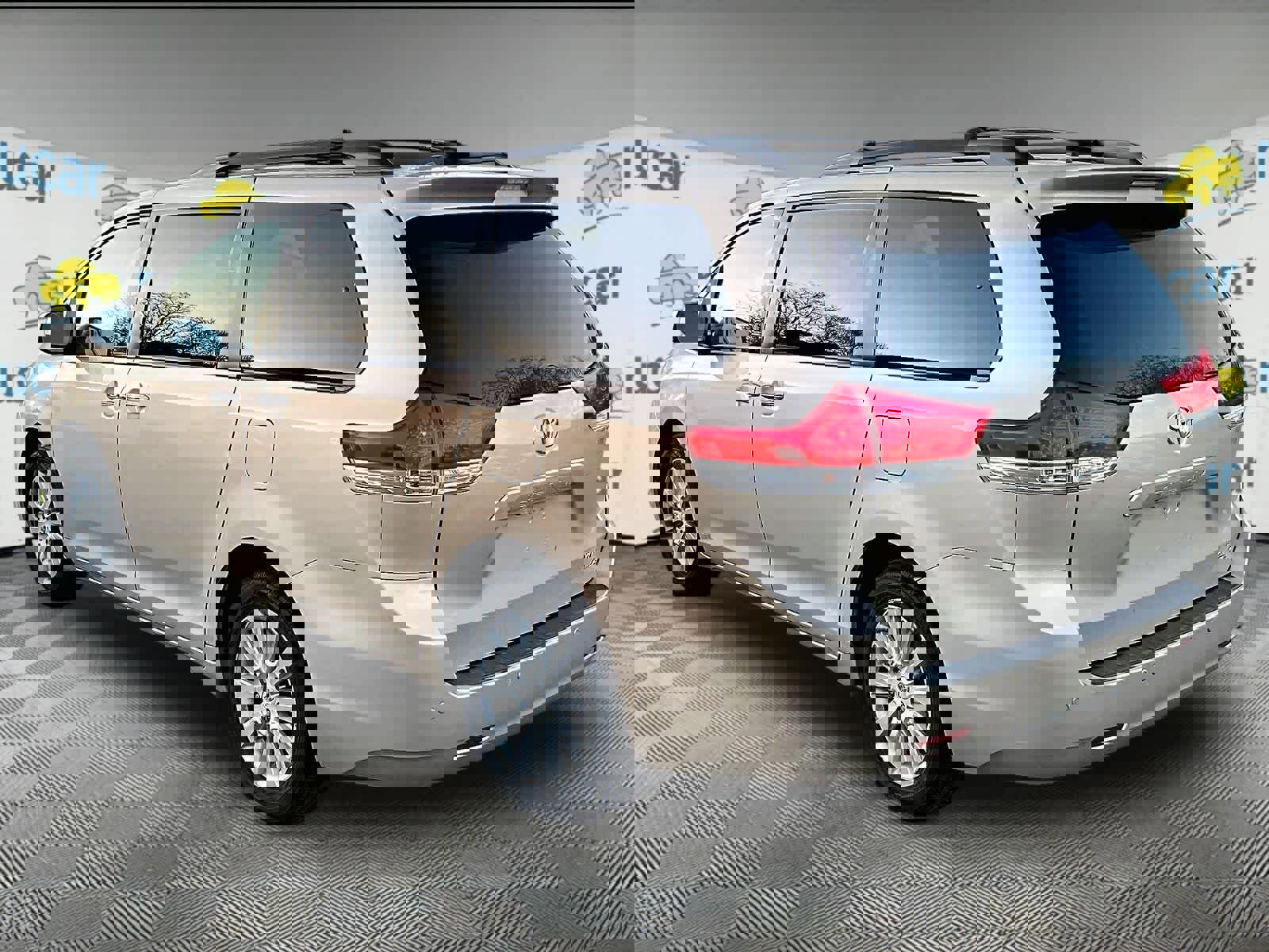 Used 2012 Toyota Sienna XLE w/ Entertainment Pkg AWD/4WD image 3