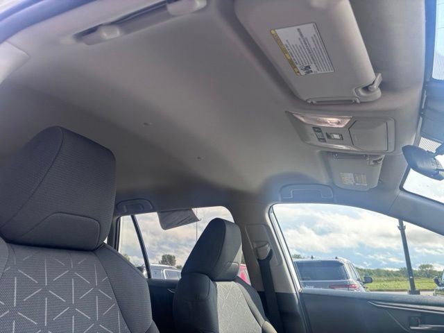 Used 2022 Toyota RAV4 XLE w/ XLE Grade Weather Package AWD/4WD image 49