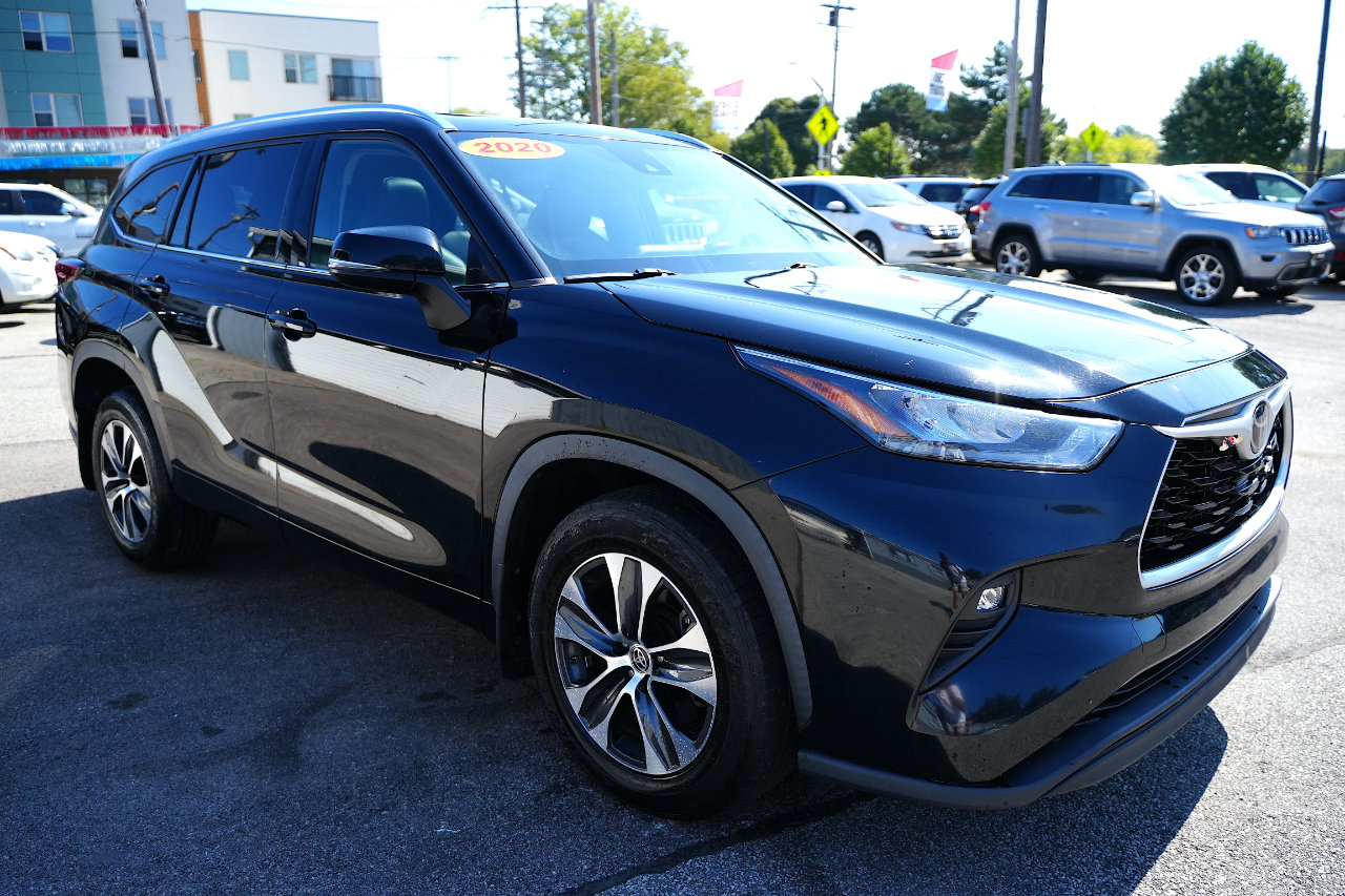 Used 2020 Toyota Highlander XLE image 4