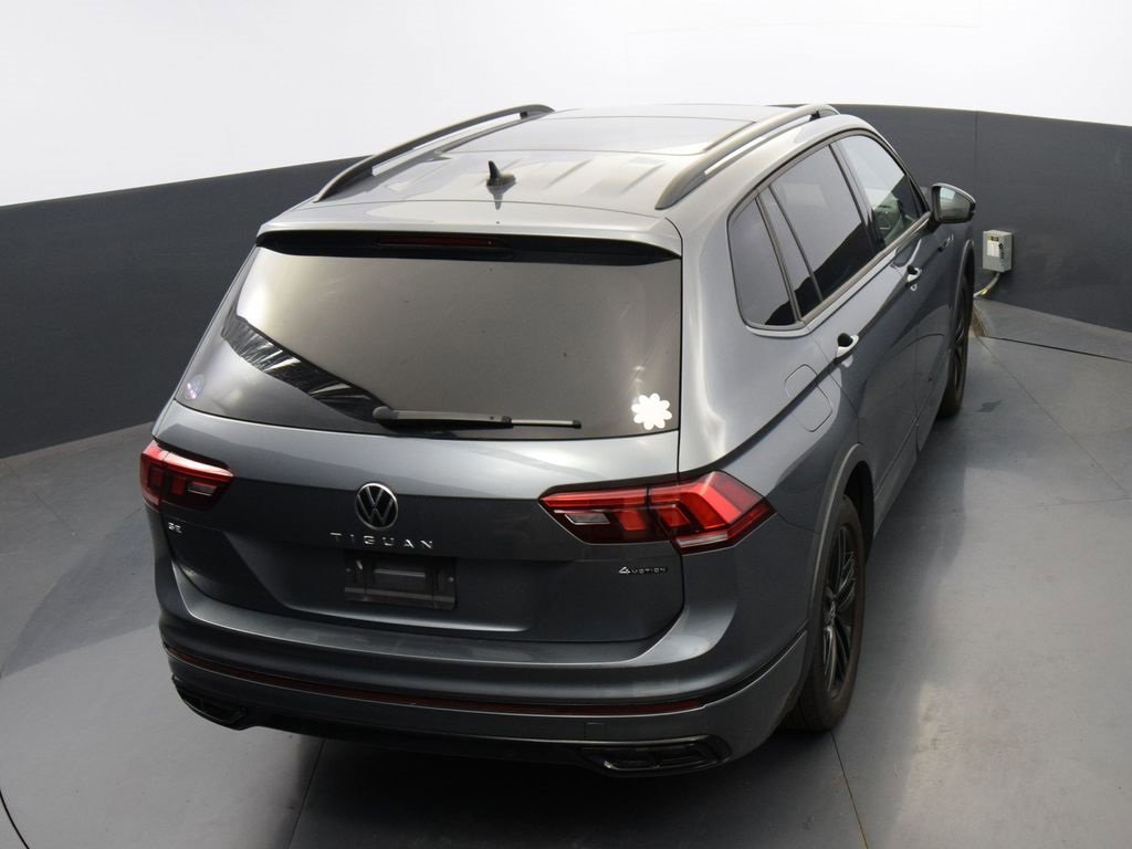 Certified 2022 Volkswagen Tiguan SE R-Line image 46