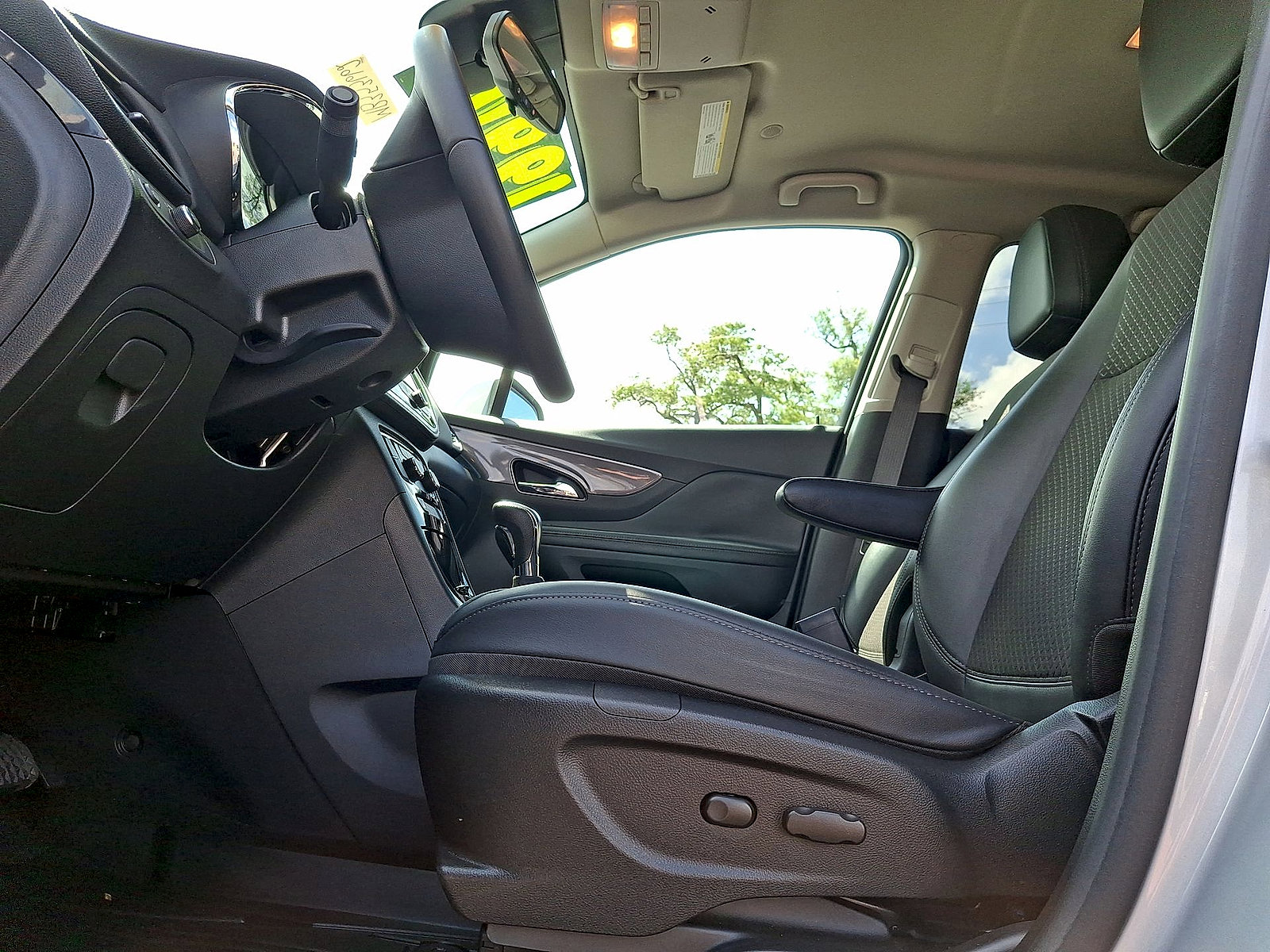 Used 2021 Buick Encore Preferred AWD/4WD image 11
