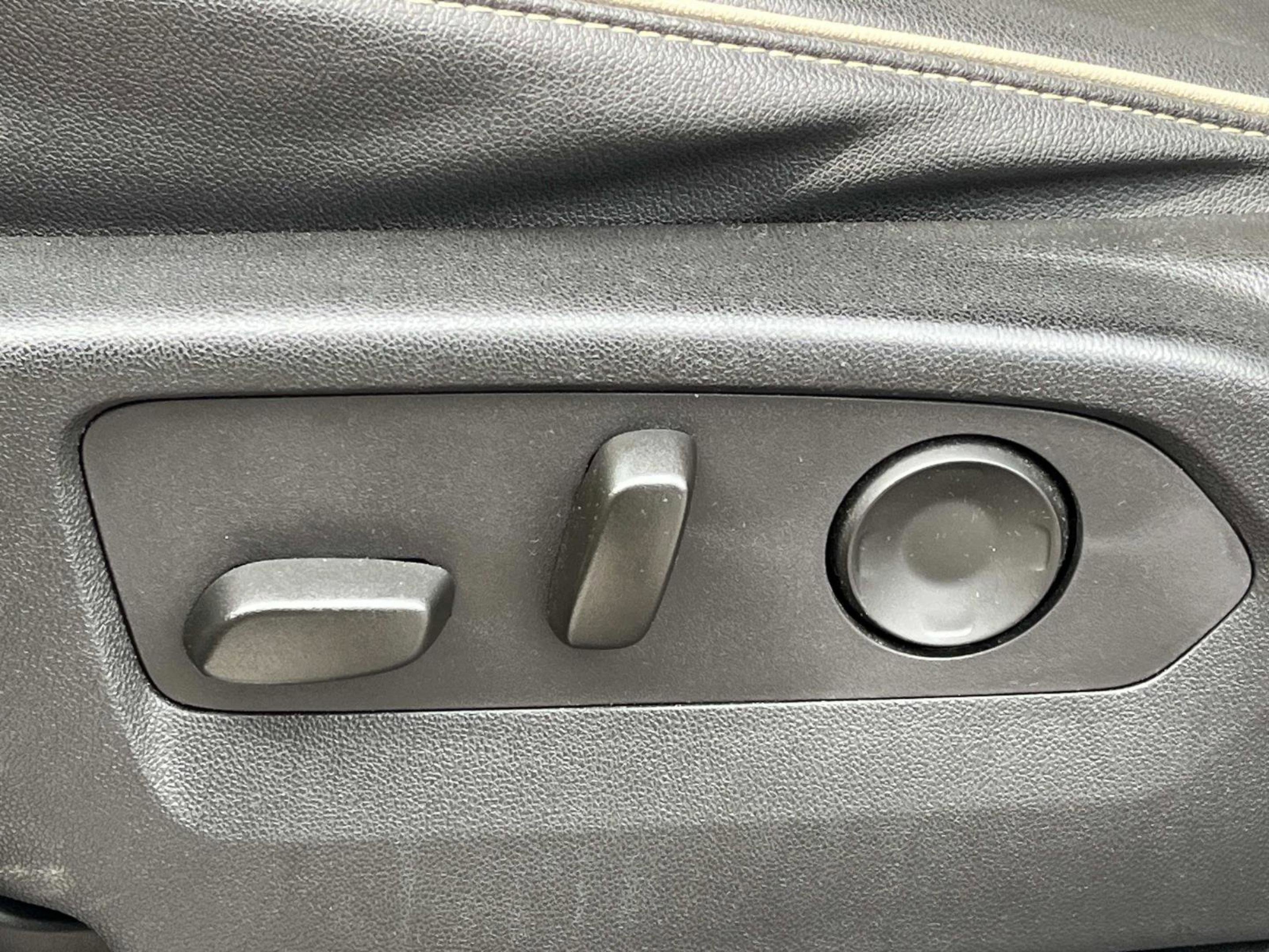 Used 2023 Chevrolet Suburban Premier AWD/4WD image 34