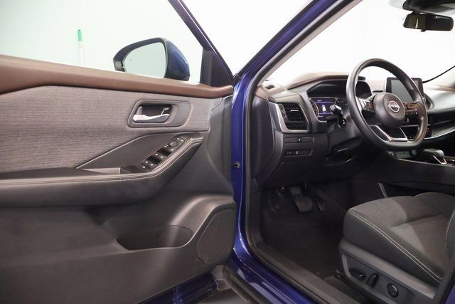 Certified 2023 Nissan Rogue SV AWD/4WD image 8