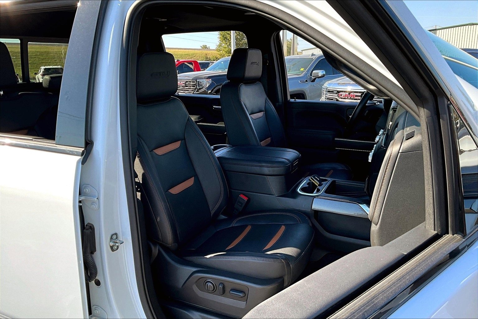 Used 2023 GMC Sierra 2500 AT4 w/ AT4 Premium Plus Package image 7