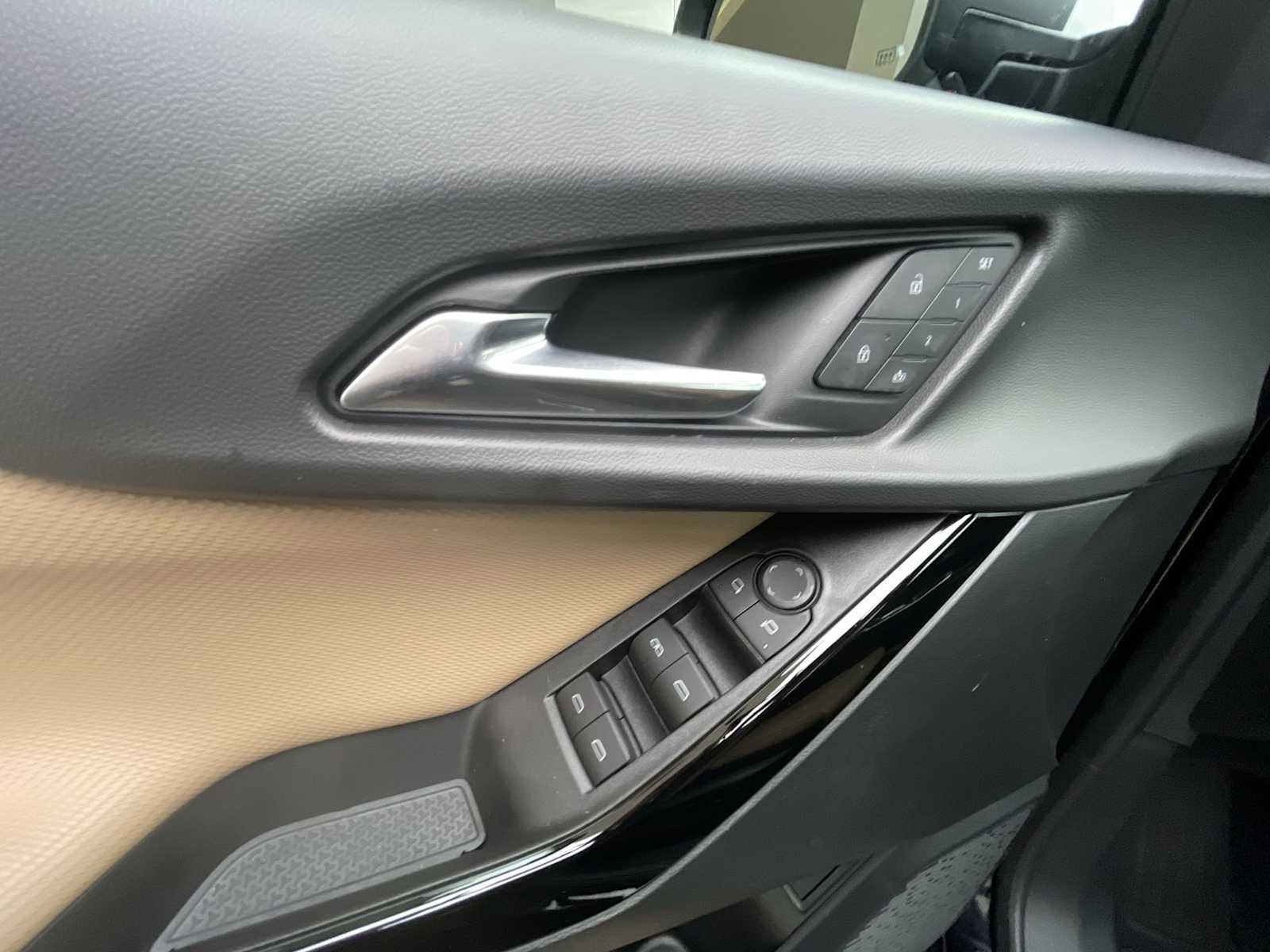 Used 2025 Chevrolet Equinox ACTIV w/ Safety and Technology Package image 23