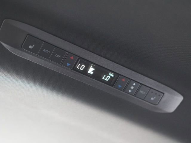 Certified 2025 Toyota Sienna Platinum image 59