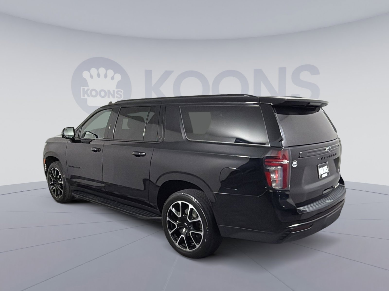 Used 2023 Chevrolet Suburban RST w/ Luxury Package image 4