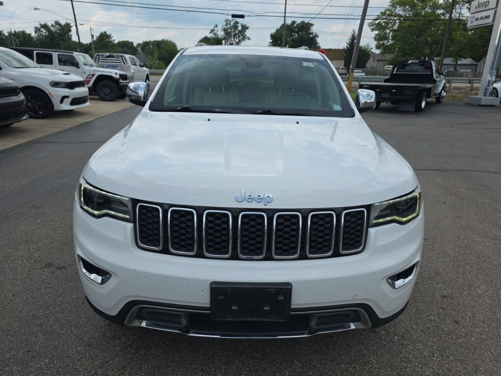 Used 2017 Jeep Grand Cherokee Limited w/ Luxury Group II AWD/4WD image 8