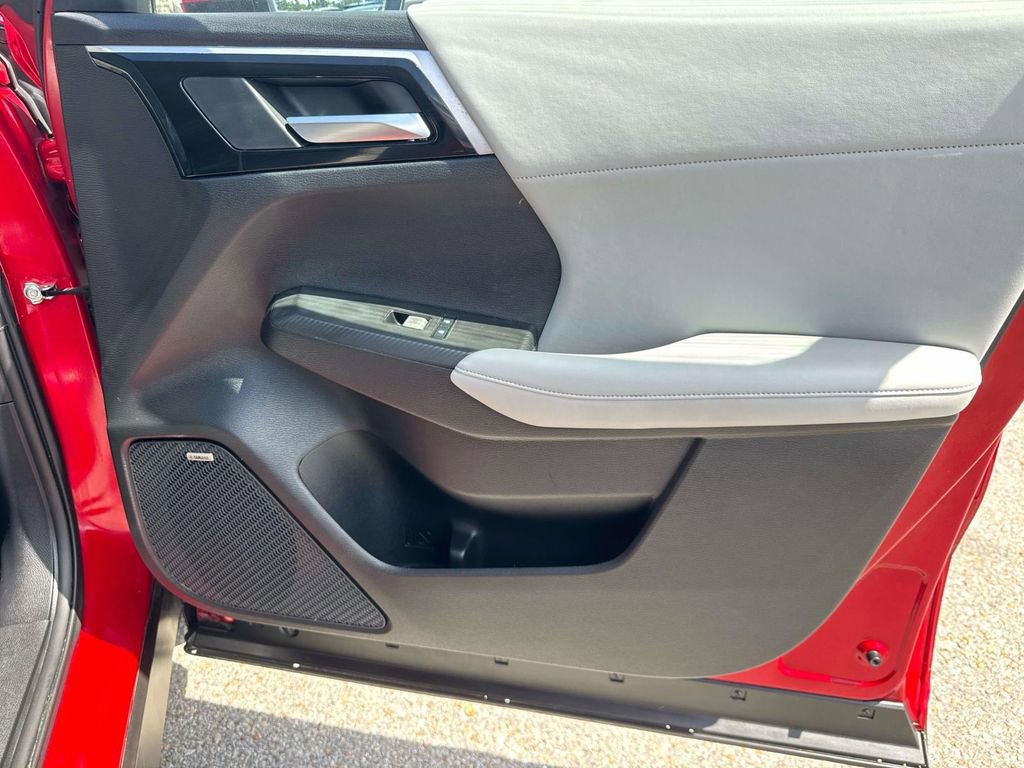 Used 2025 Mitsubishi Outlander SE image 15