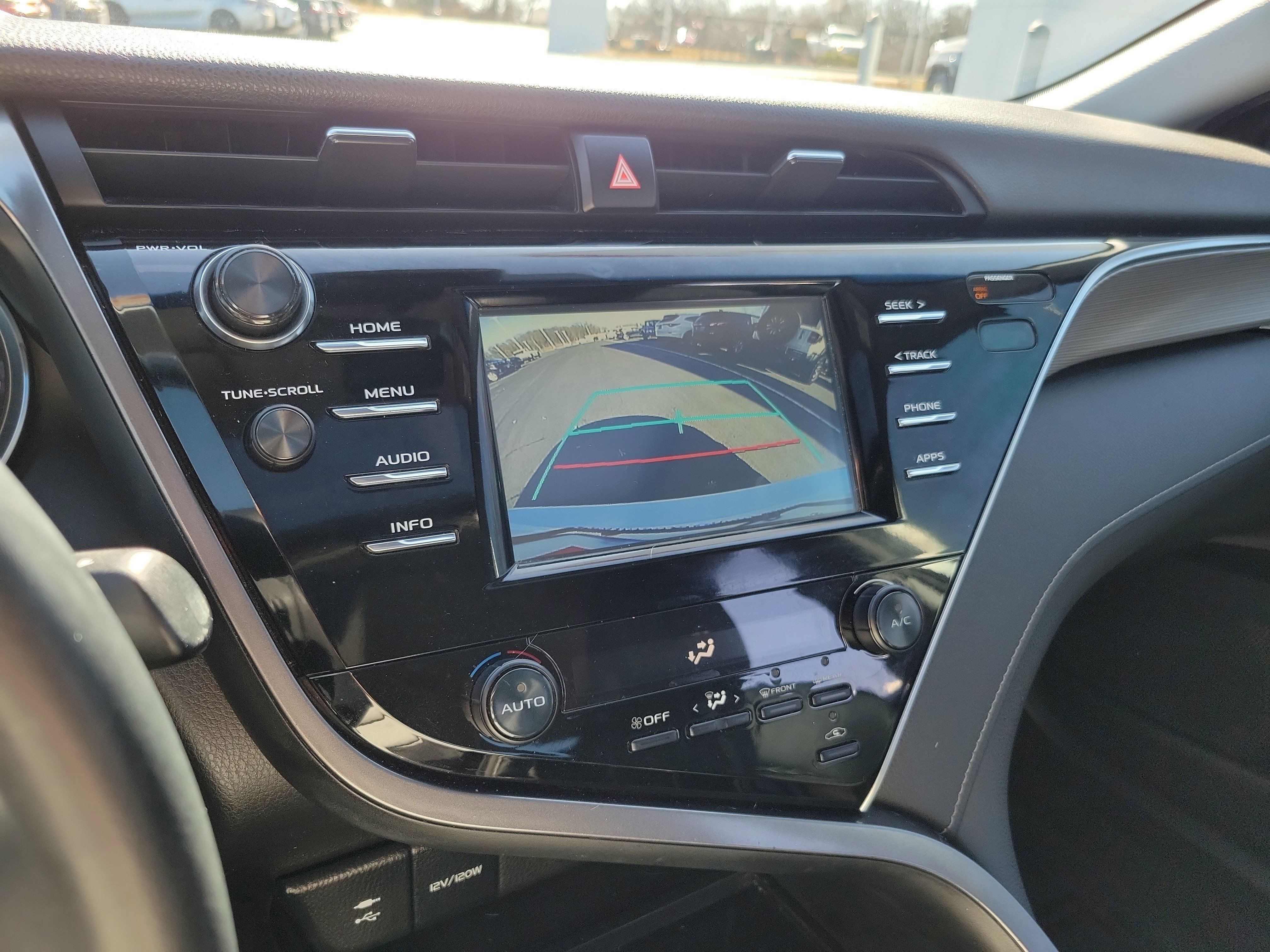 Certified 2018 Toyota Camry SE w/ Moonroof Package image 27