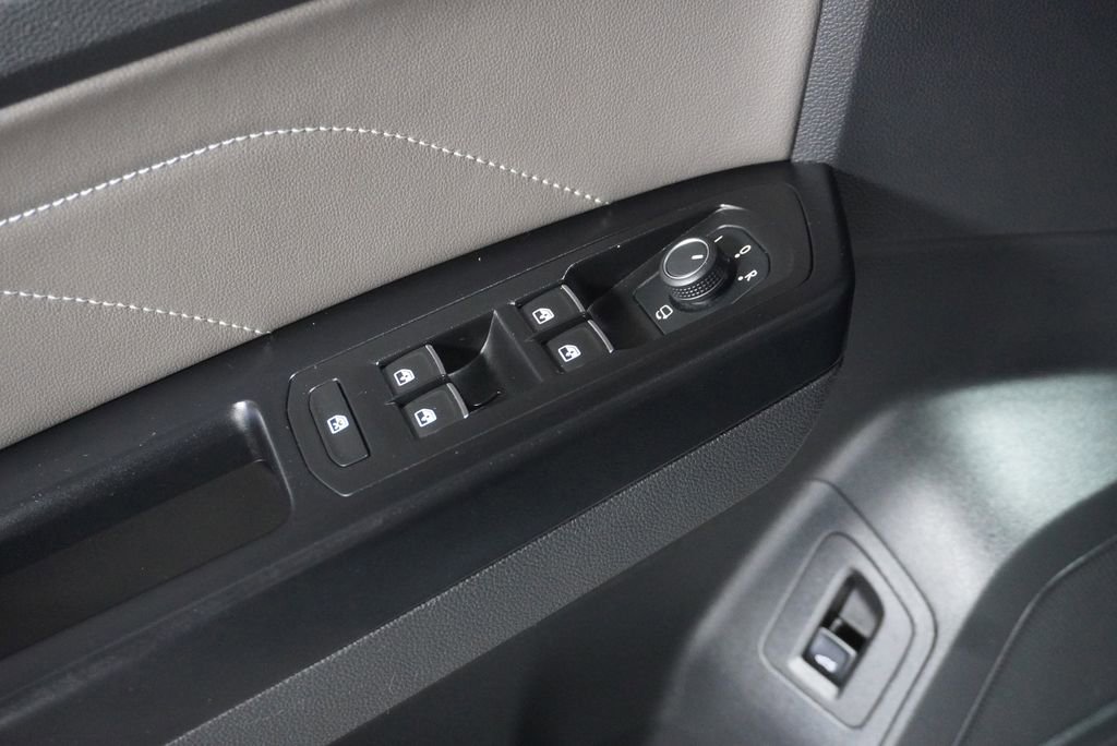 Used 2021 Volkswagen Atlas SEL Premium image 32