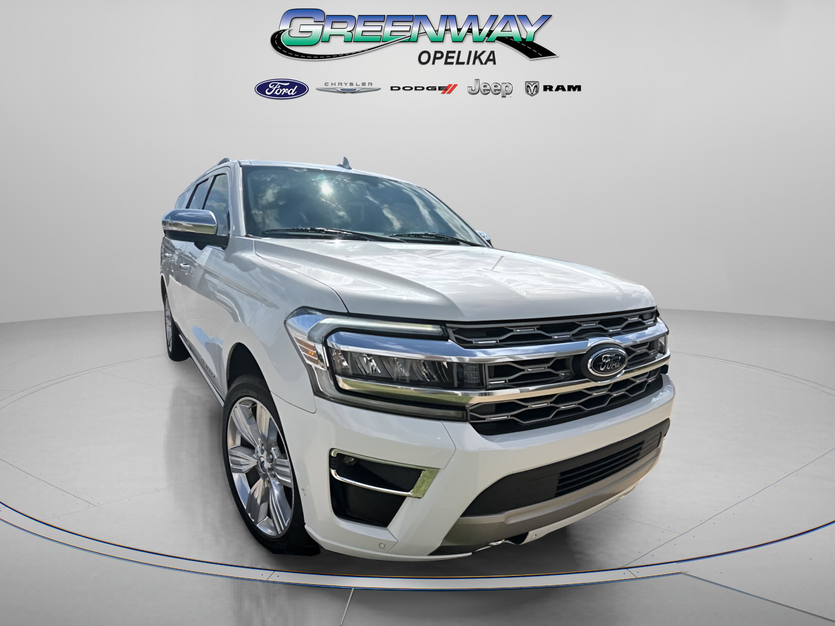 Used 2024 Ford Expedition Max Platinum AWD/4WD image 2