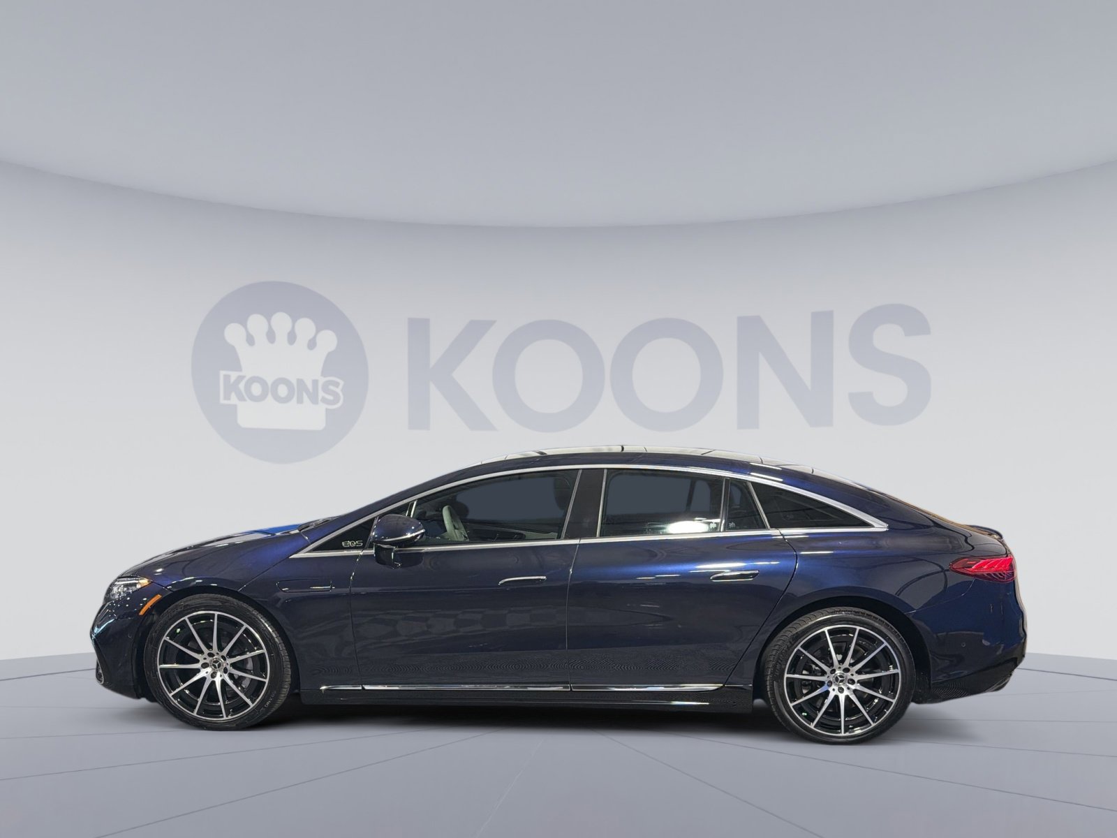 Used 2022 Mercedes-Benz EQS 580 4MATIC Sedan image 2