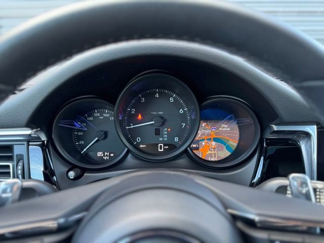 Certified 2025 Porsche Macan image 22
