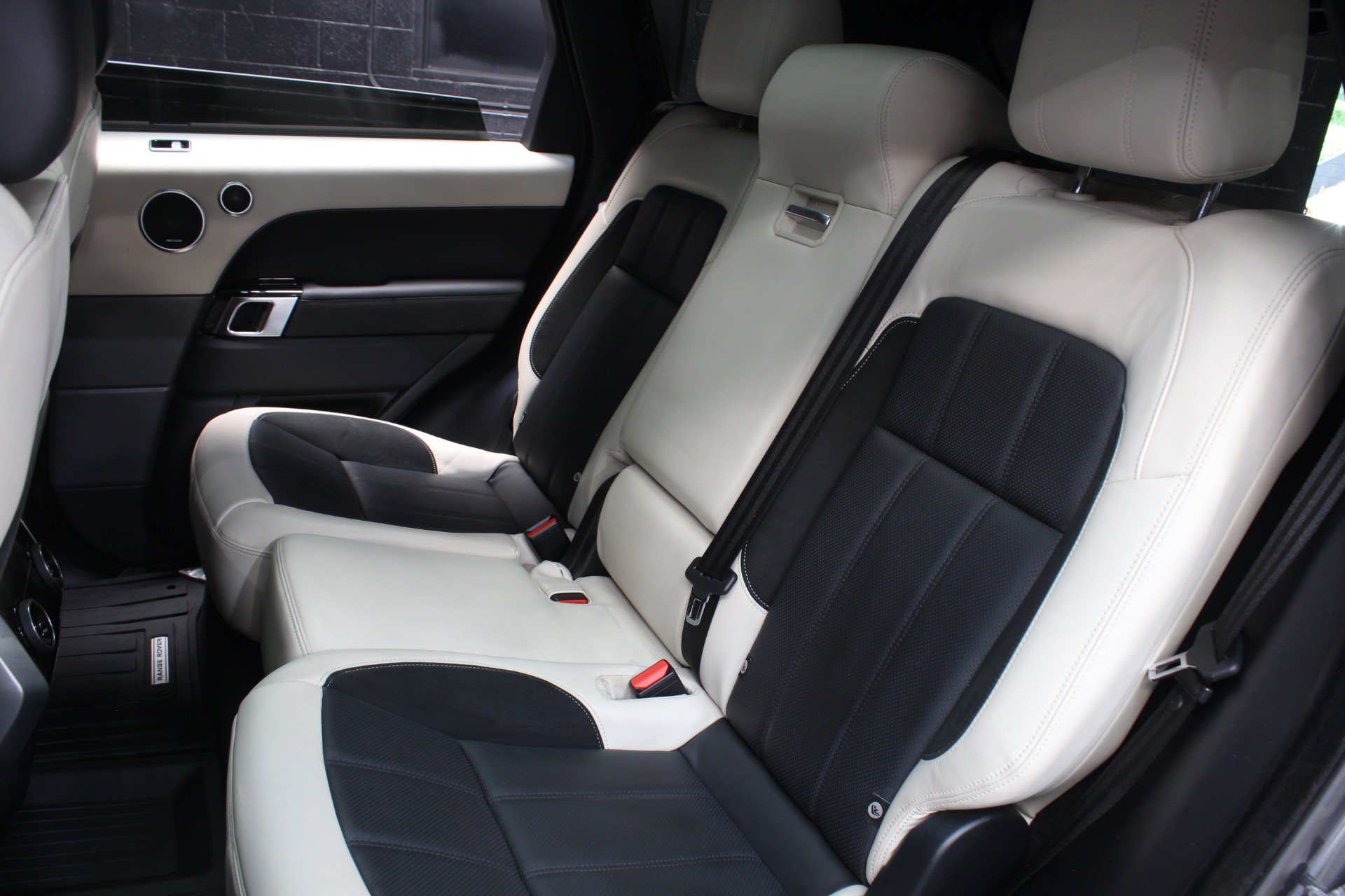 Used 2022 Land Rover Range Rover Sport HST AWD/4WD image 35