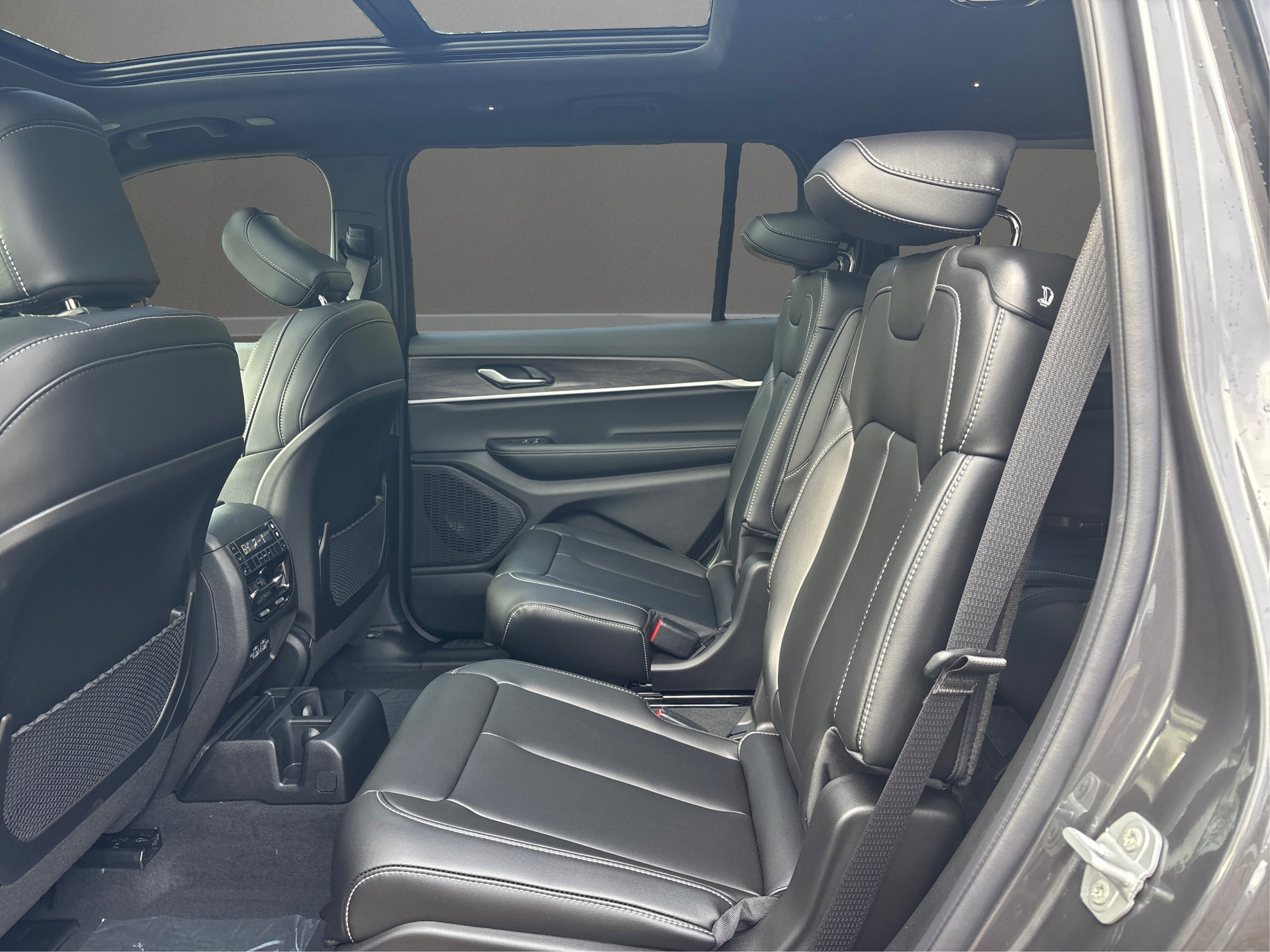 New 2025 Jeep Grand Cherokee L Limited image 12