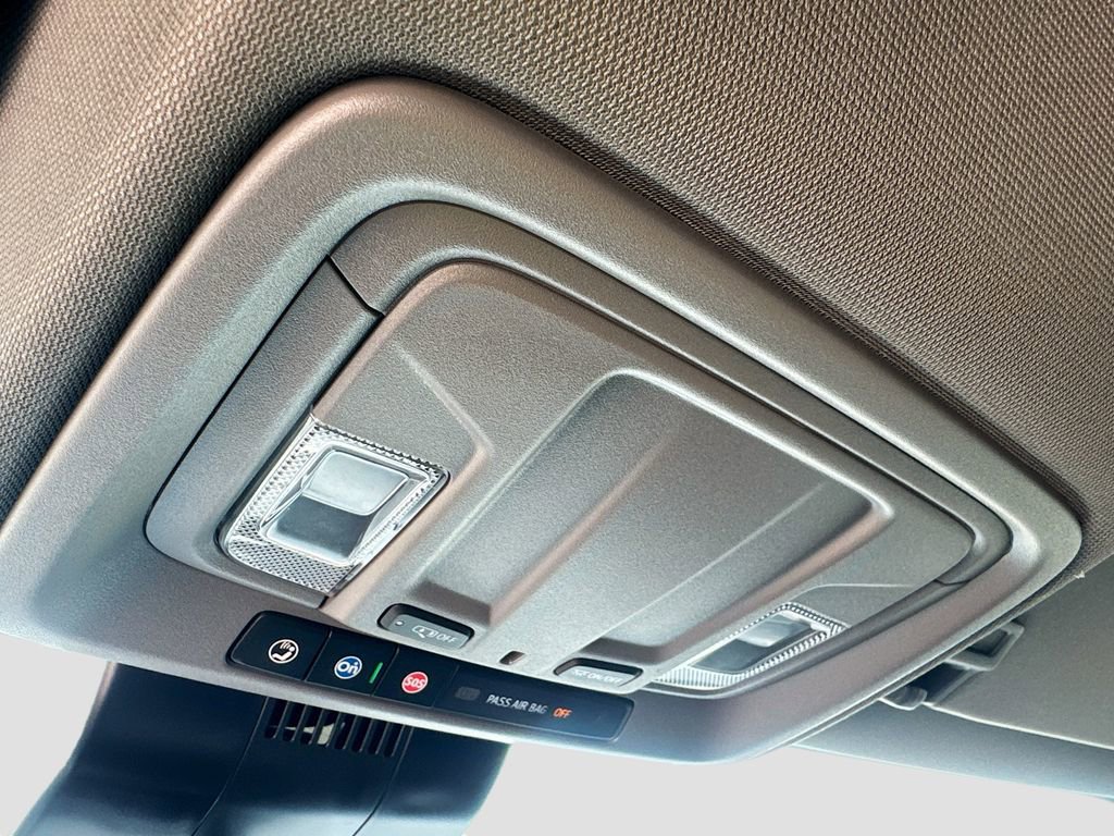 Used 2024 Chevrolet Silverado 1500 Custom image 17