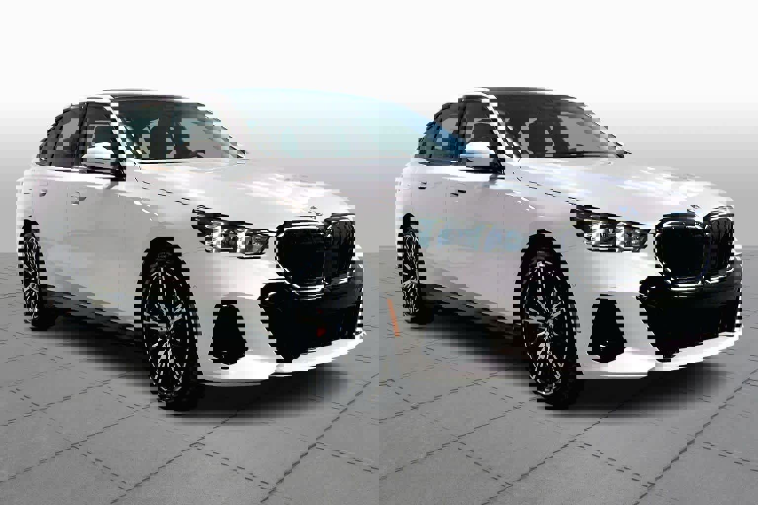 New 2026 BMW 550e xDrive w/ Executive Package AWD/4WD image 2