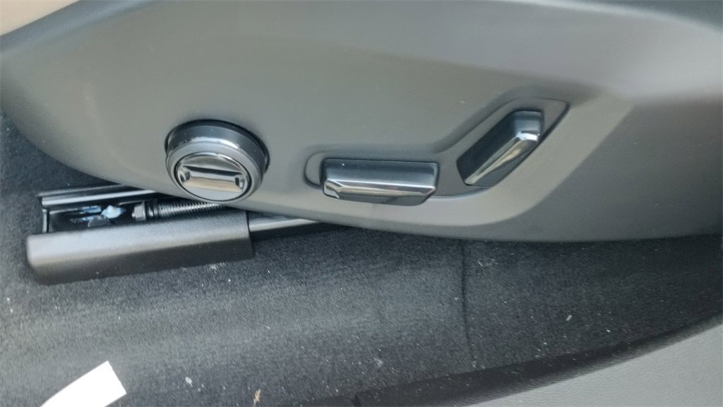 New 2026 Volvo XC60 B5 Plus w/ Protection Package Premier image 10