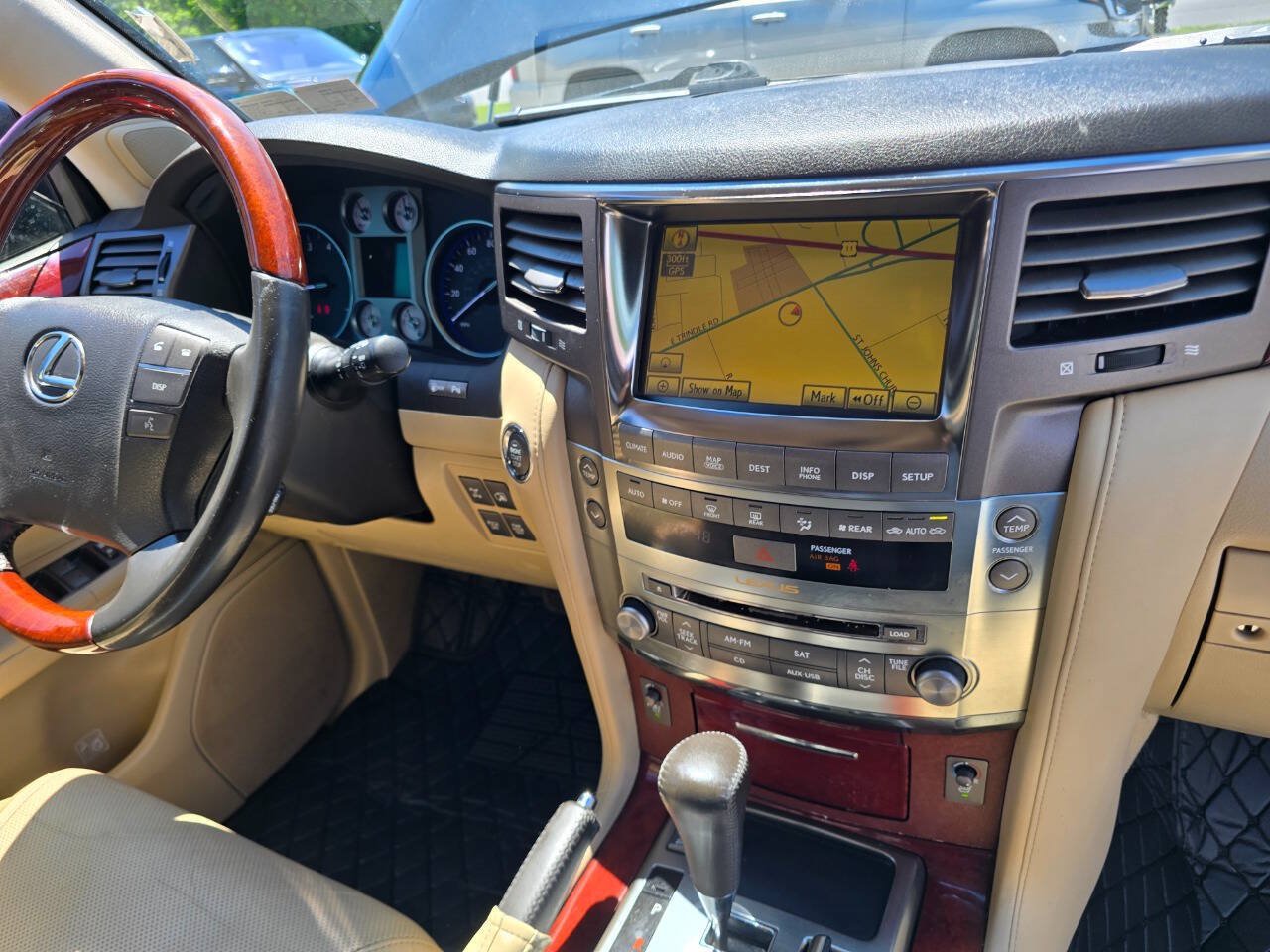 Used 2011 Lexus LX 570 4WD image 40