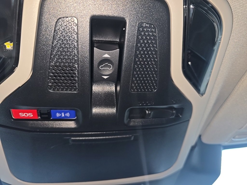 Used 2025 Subaru Outback Premium image 27