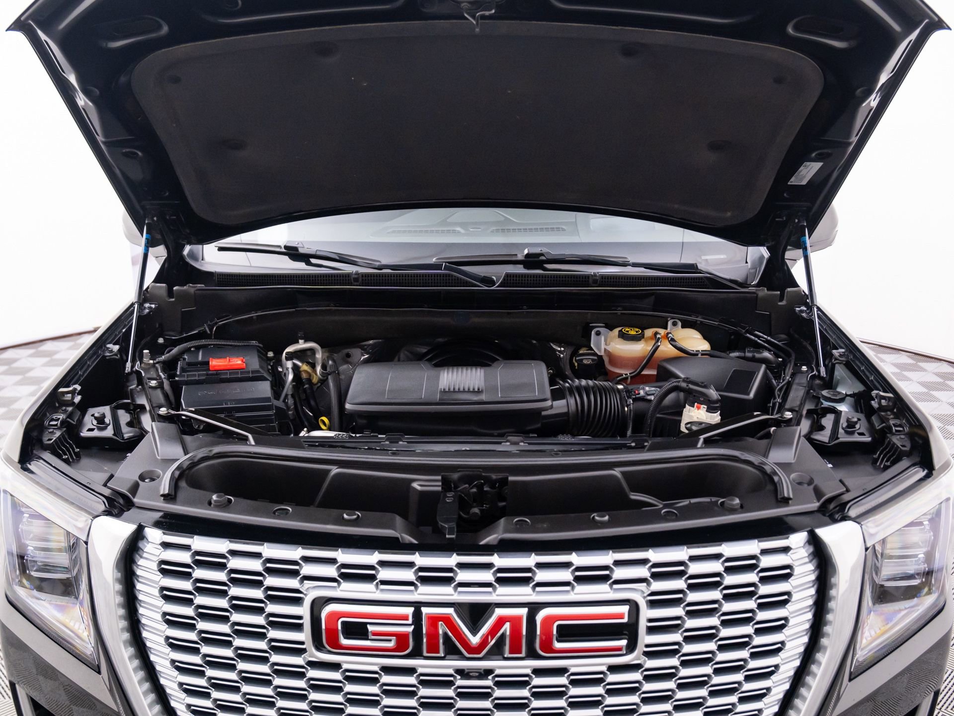 Used 2022 GMC Yukon Denali w/ Denali Premium Package image 32