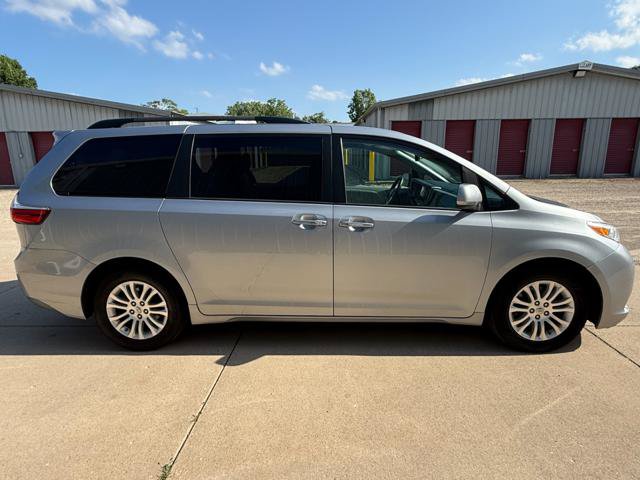 Used 2015 Toyota Sienna XLE FWD image 7