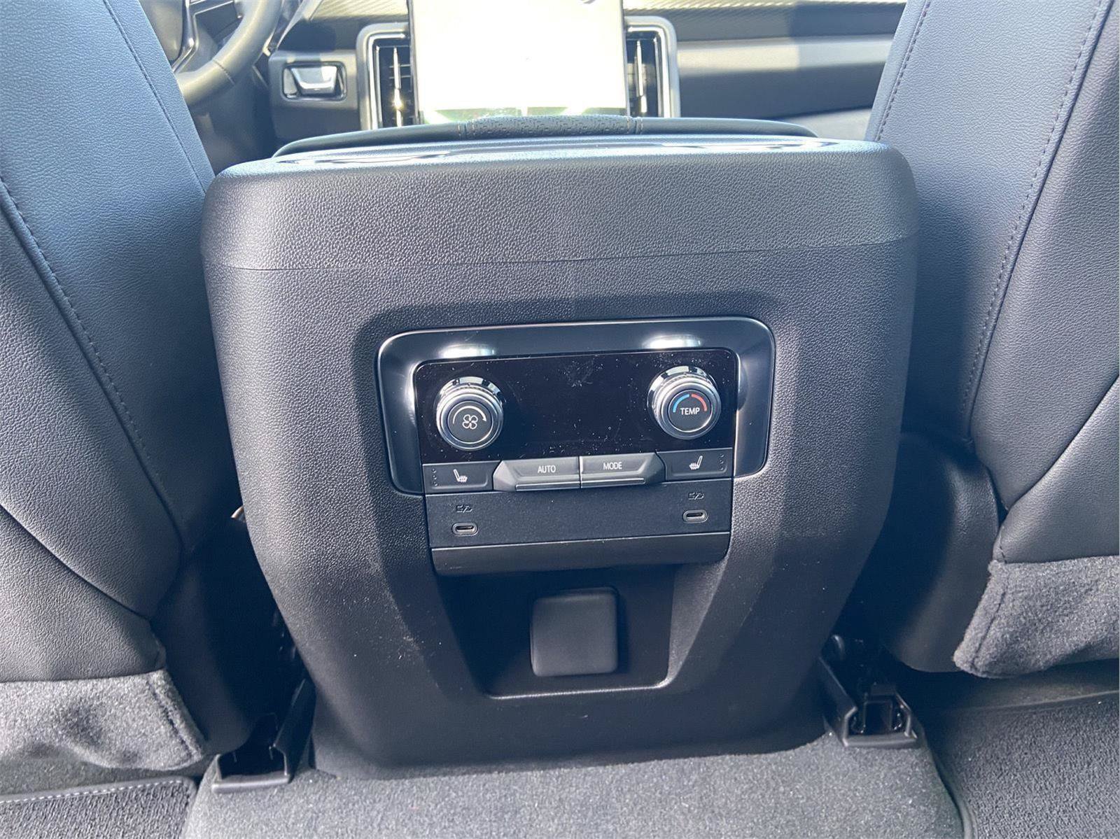 Used 2026 GMC Yukon AT4 AWD/4WD image 13