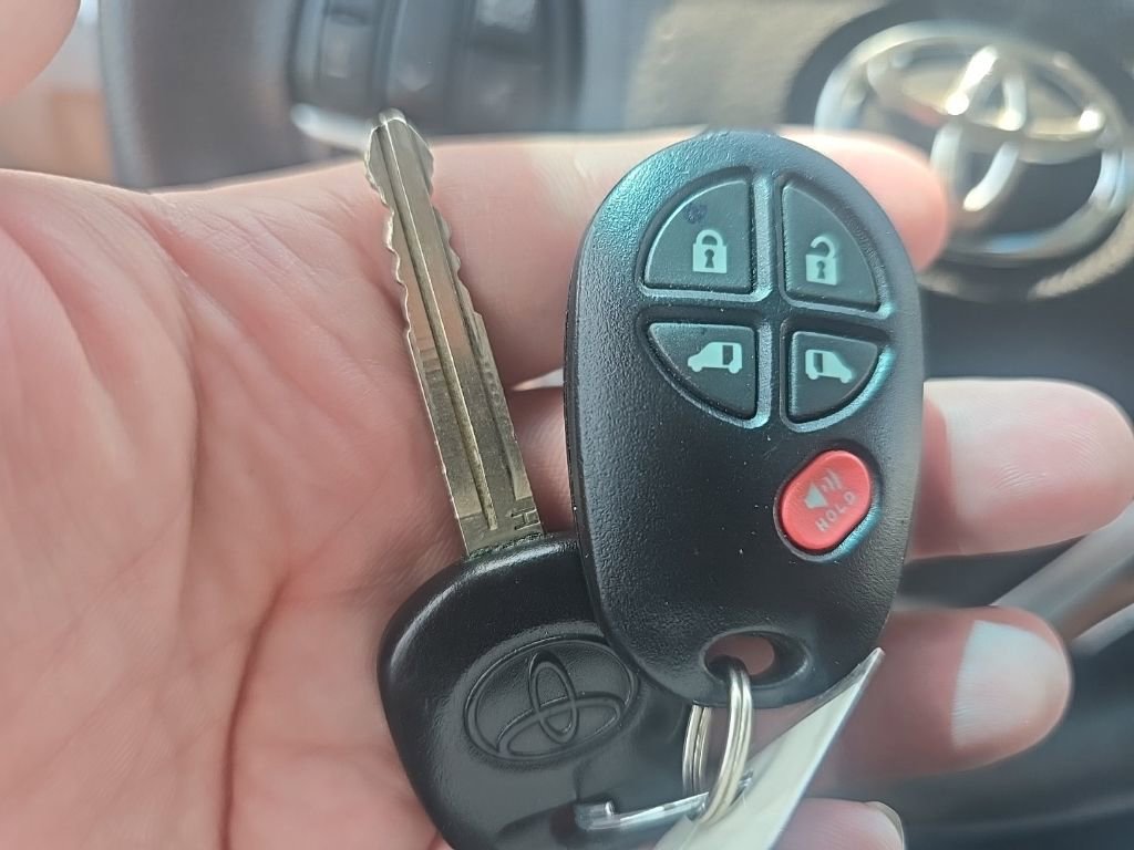 Used 2016 Toyota Sienna LE FWD image 19