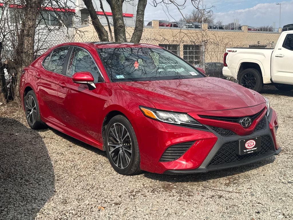 Used 2019 Toyota Camry SE image 1