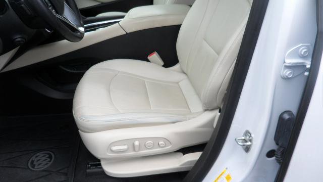 Used 2023 Buick Enclave Premium FWD image 17