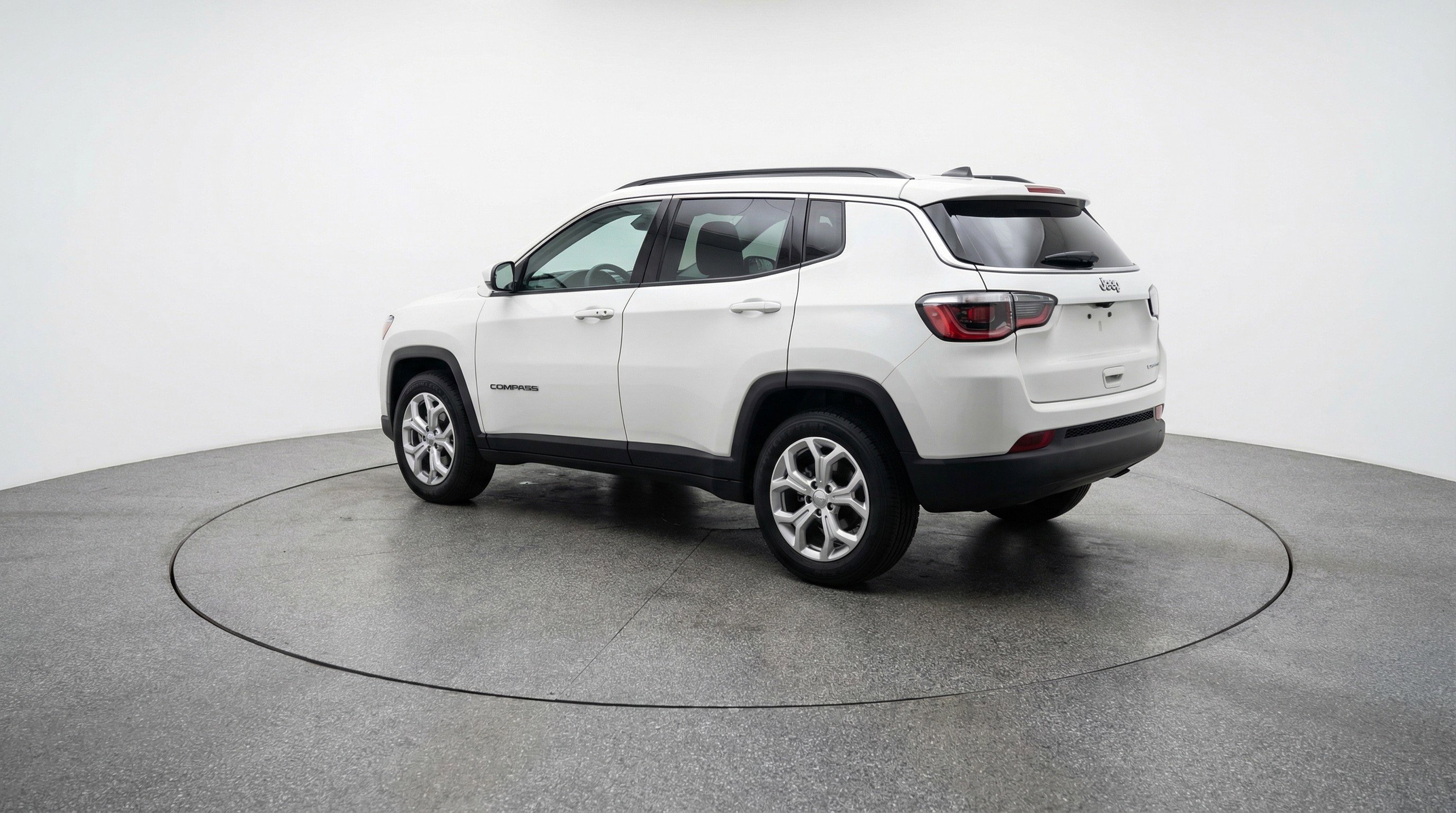 Used 2025 Jeep Compass Latitude image 6