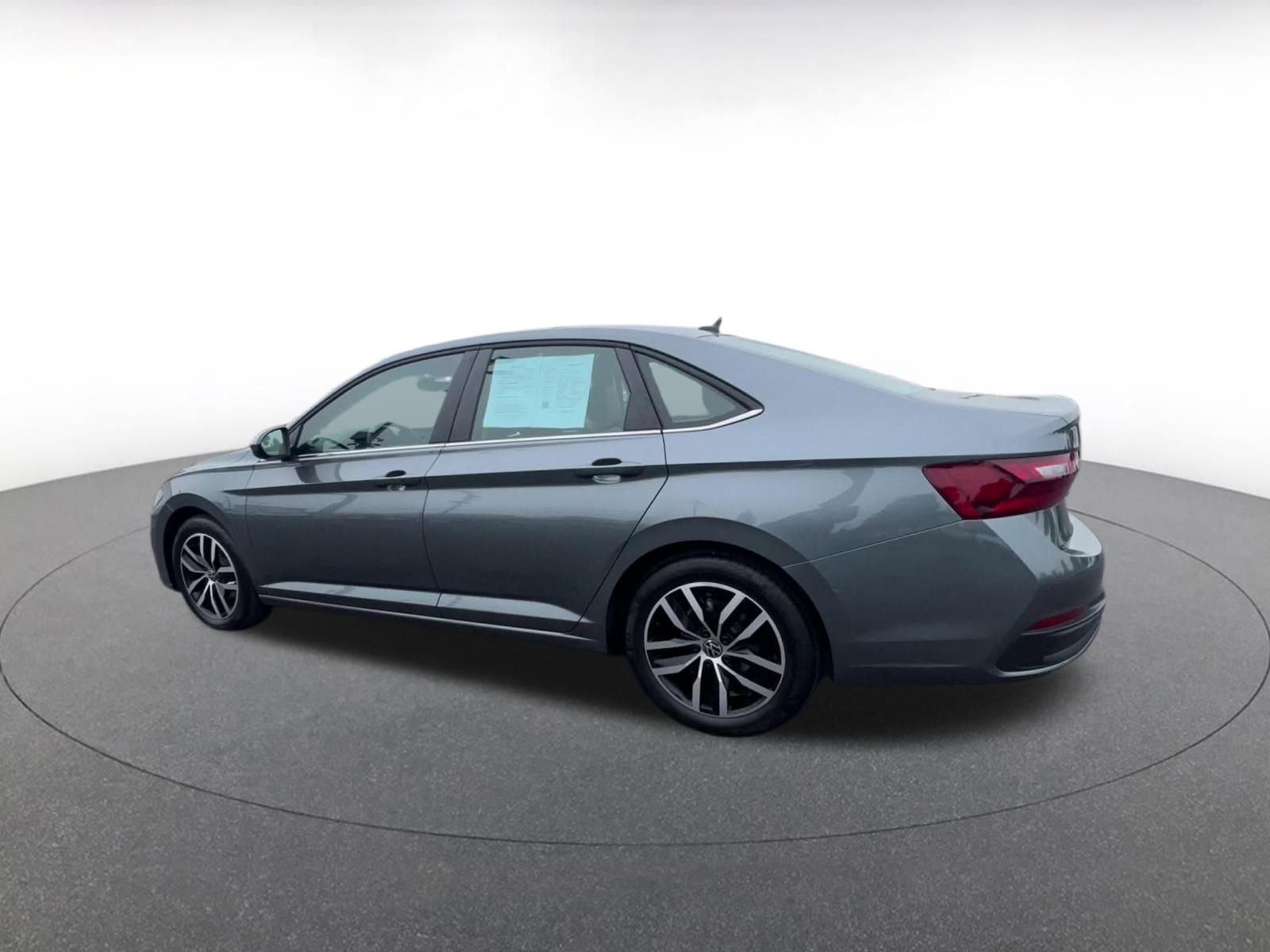 Used 2025 Volkswagen Jetta SE image 10