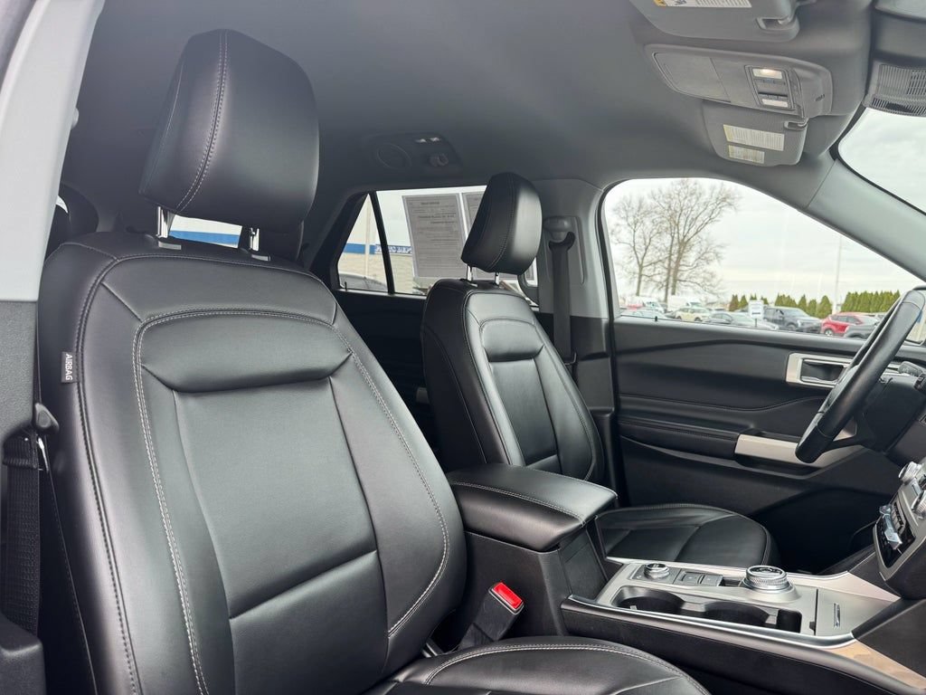 Certified 2022 Ford Explorer XLT w/ Equipment Group 202A AWD/4WD image 14
