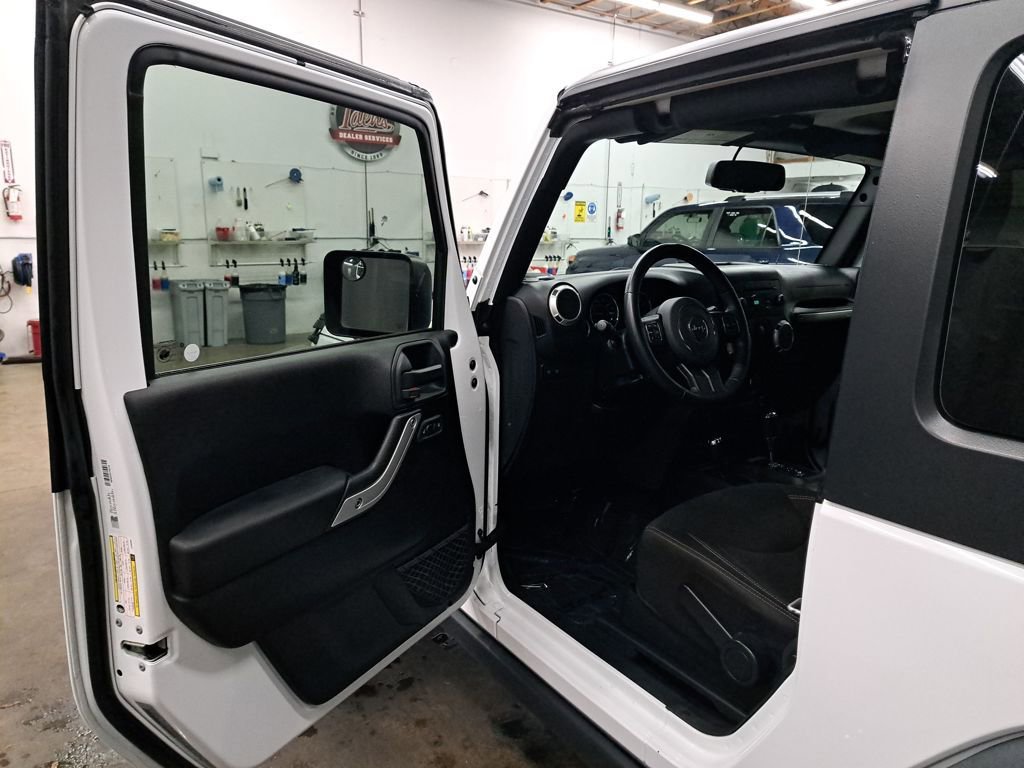 Used 2018 Jeep Wrangler Rubicon w/ Power Convenience Group AWD/4WD image 10