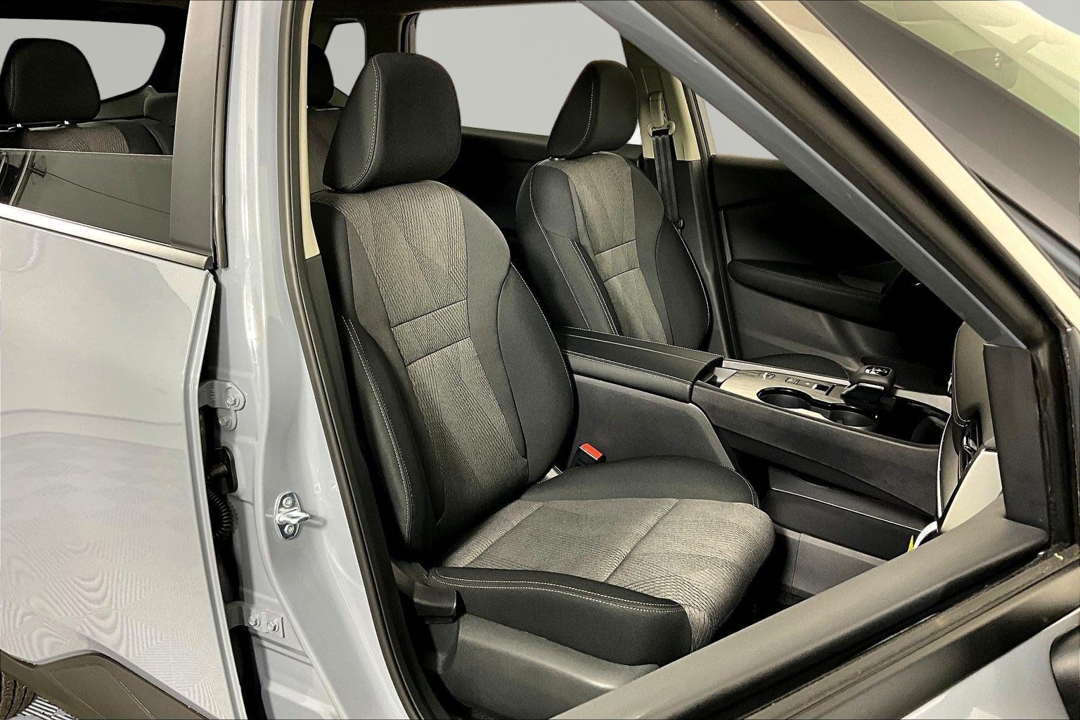 New 2026 Nissan Rogue SV w/ Cold Weather Package AWD/4WD image 18