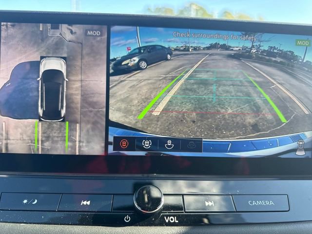 Used 2025 Nissan Rogue SL w/ Tech Package image 33