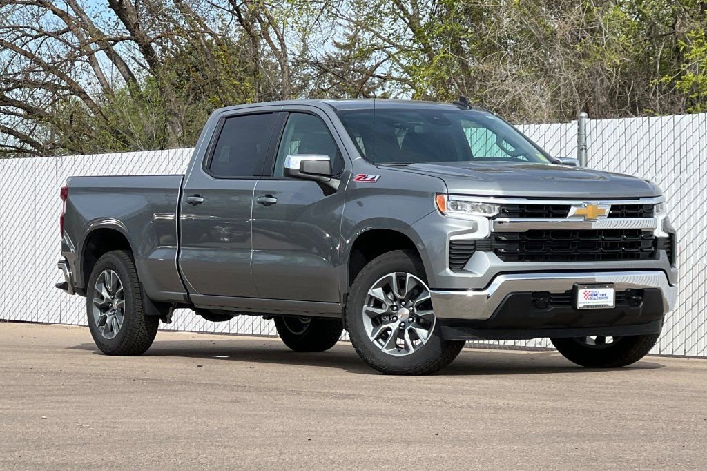 New 2026 Chevrolet Silverado 1500 LT w/ Z71 Off-Road Package AWD/4WD image 2