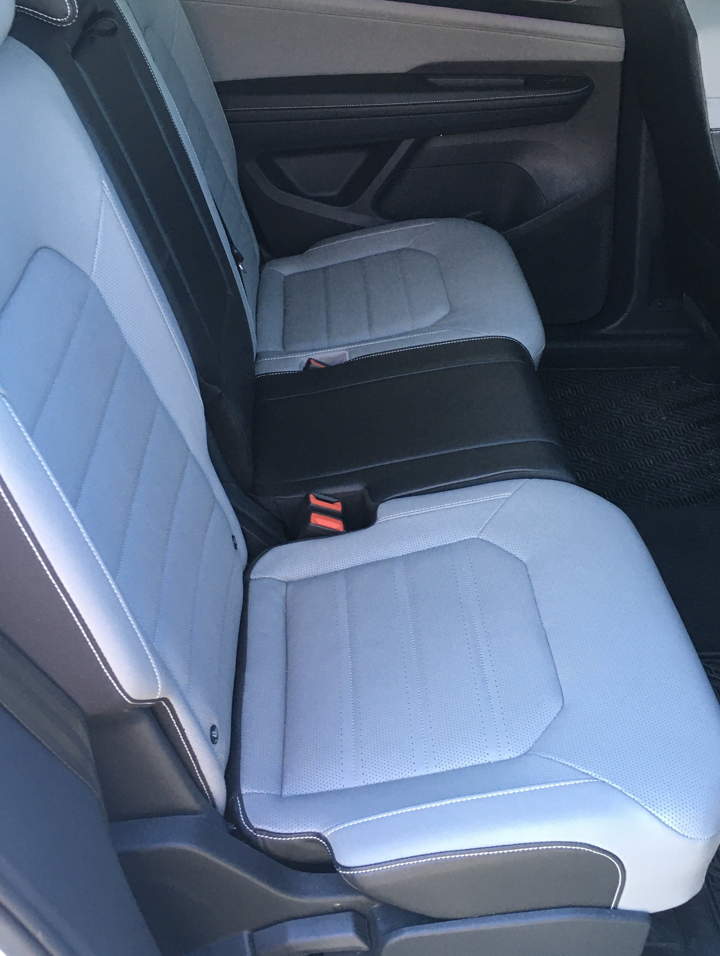 Used 2024 Volkswagen Atlas Cross Sport SEL R-Line AWD/4WD image 6