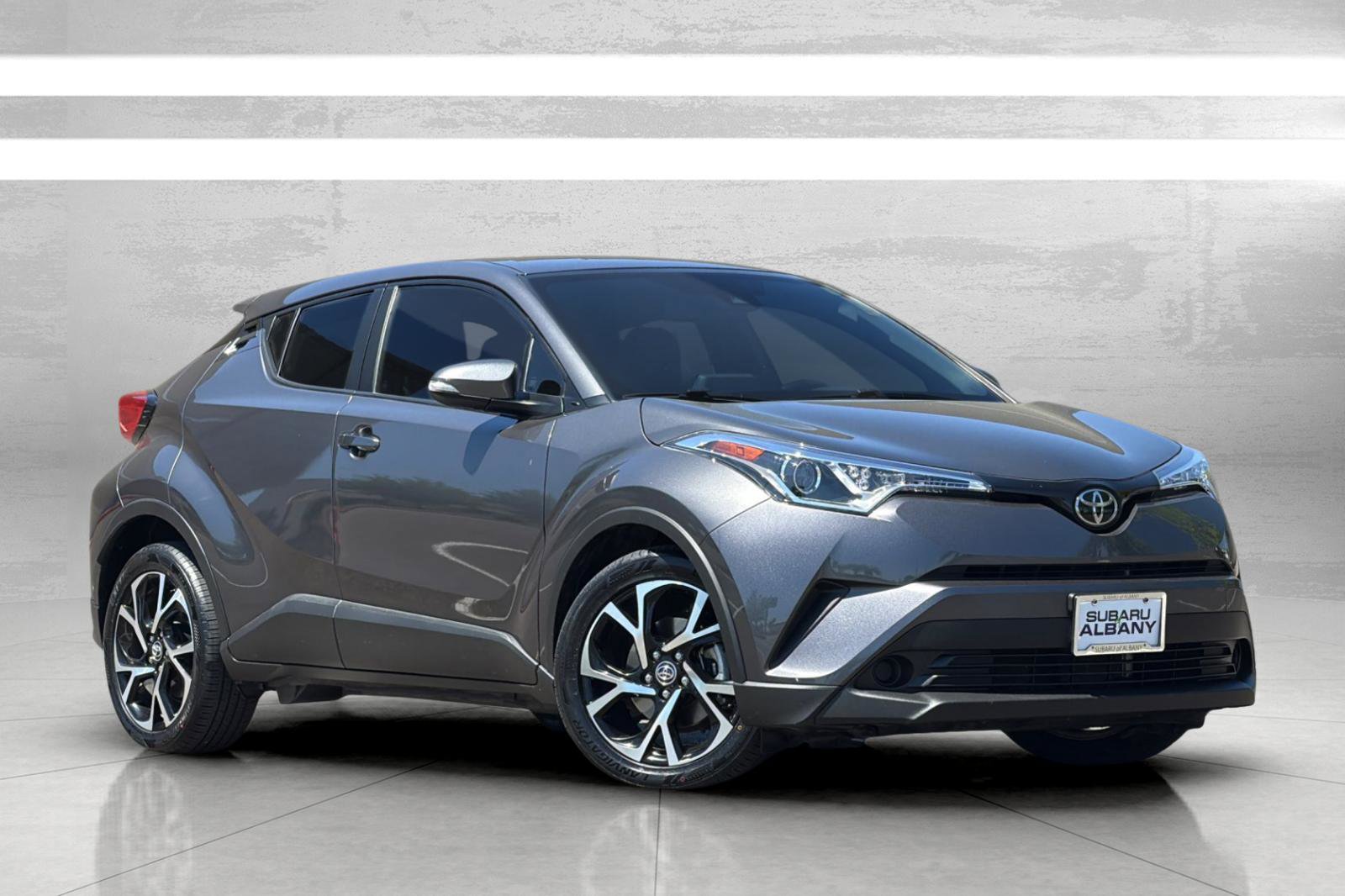 Used 2019 Toyota C-HR XLE FWD image 2