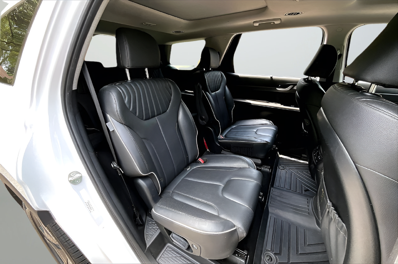 Used 2024 Hyundai Palisade Limited FWD image 19