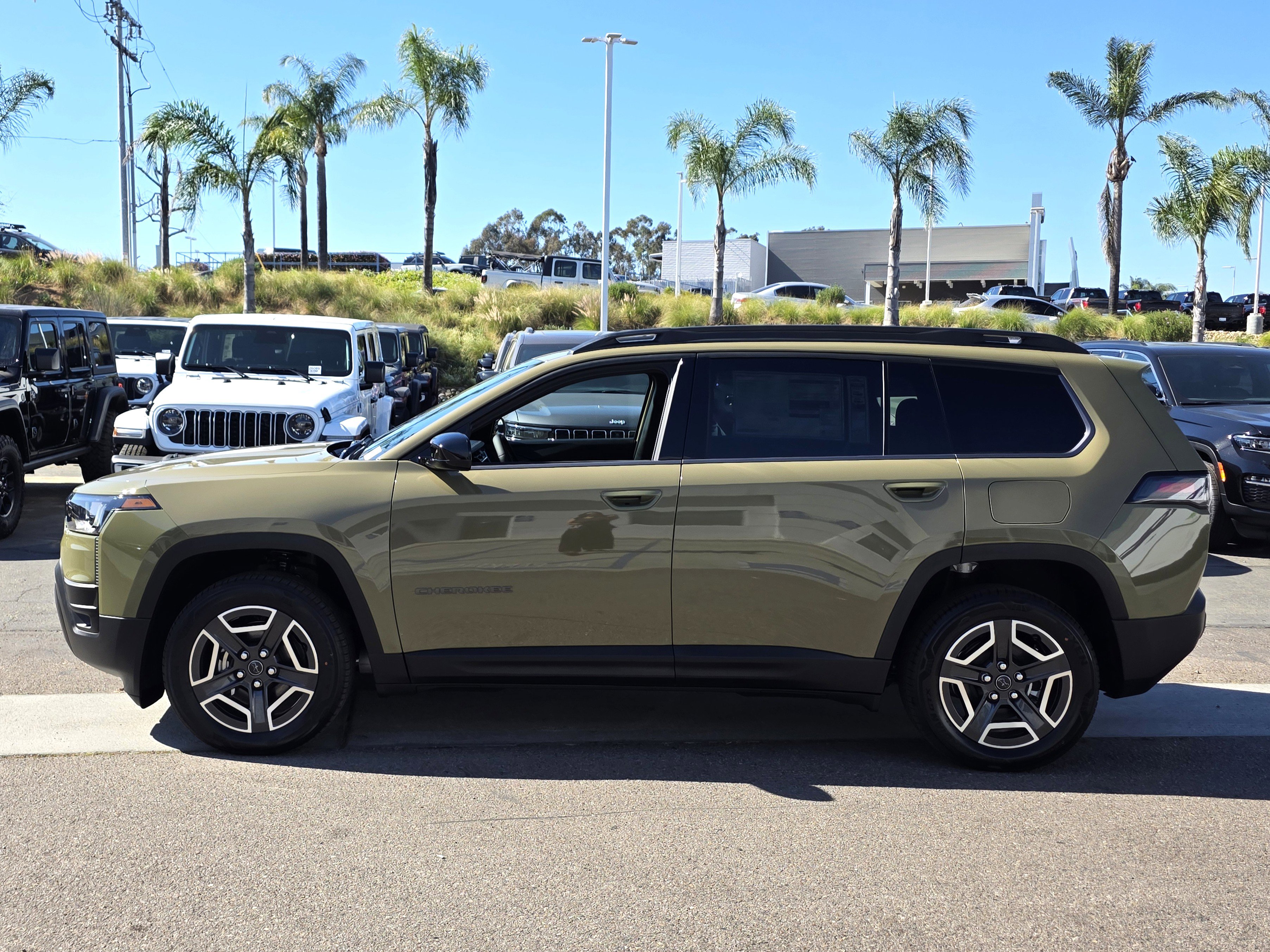 New 2026 Jeep Cherokee Laredo AWD/4WD image 2