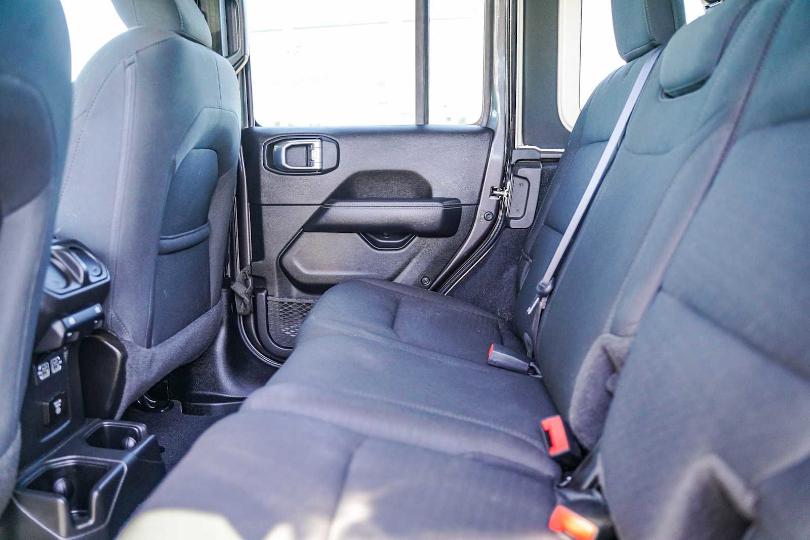 Used 2022 Jeep Wrangler Unlimited Sahara image 17