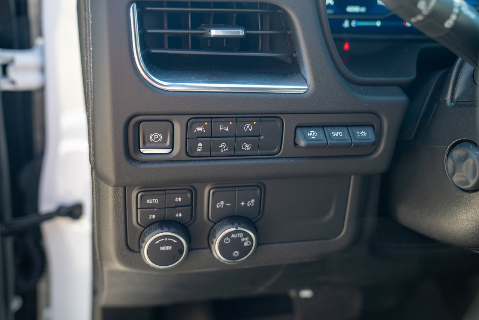 Used 2023 Chevrolet Tahoe Premier AWD/4WD image 13